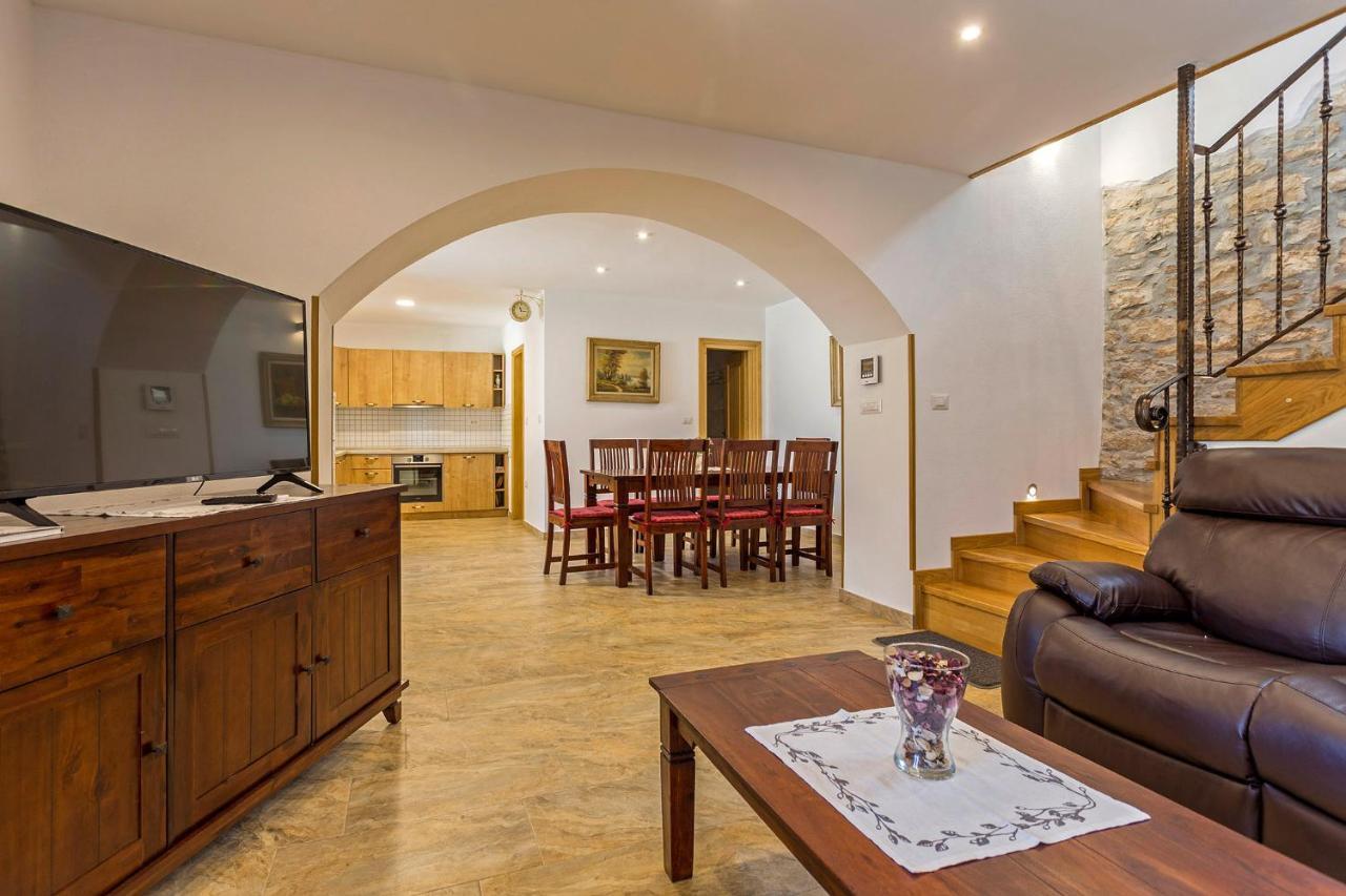 Villa Rina In Barat Kanfanar Dış mekan fotoğraf
