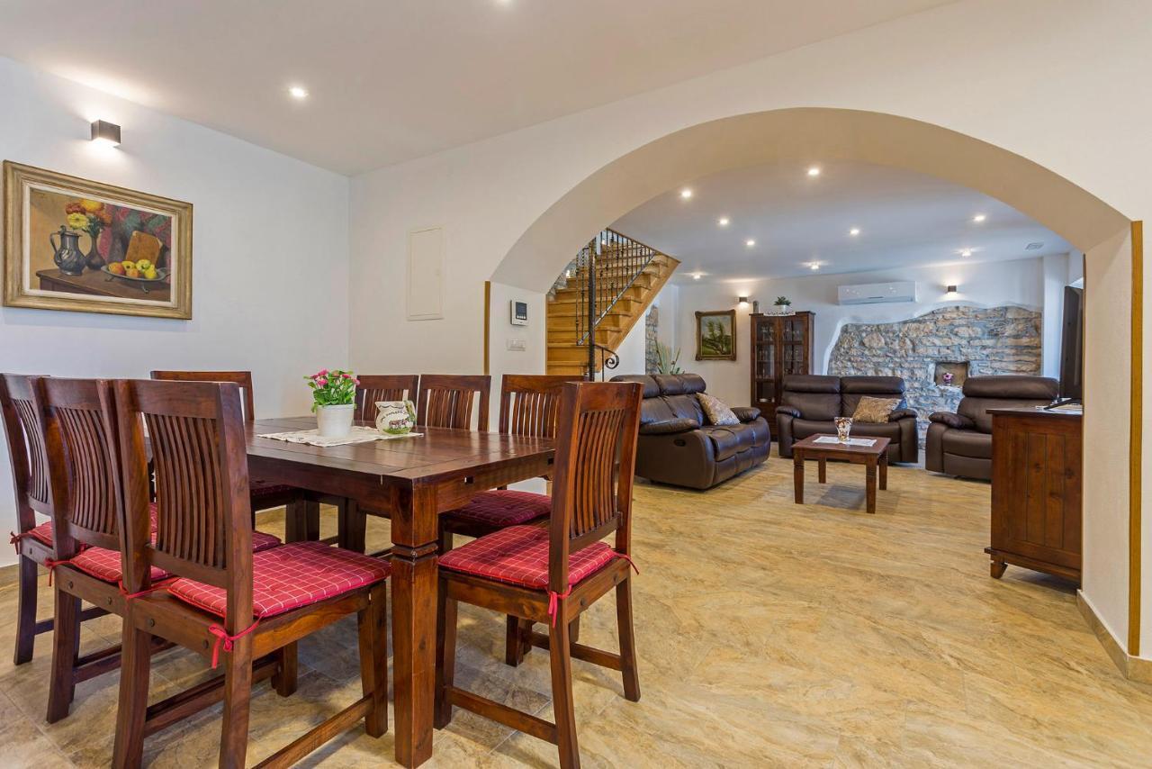 Villa Rina In Barat Kanfanar Dış mekan fotoğraf